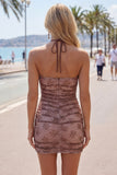 Chokladfärgad bodycon halterneck-klänning med rynkad hemkomstklänning och pärlbroderi