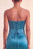 Axelbandslös bodycon Lake Blue pärlprydd kort hemkomstklänning med volanger