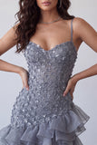 Bodycon Dusty Lavendel Blommiga Spaghettiband, kort hemkomstklänning med volanger