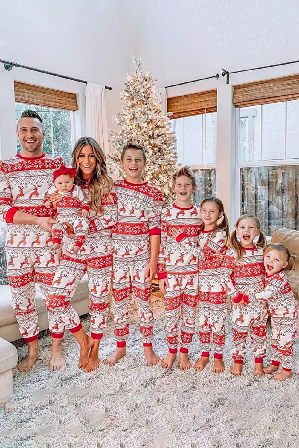 Röd snöflinga och rådjursmönster Jul Fmaily matchande pyjamasset