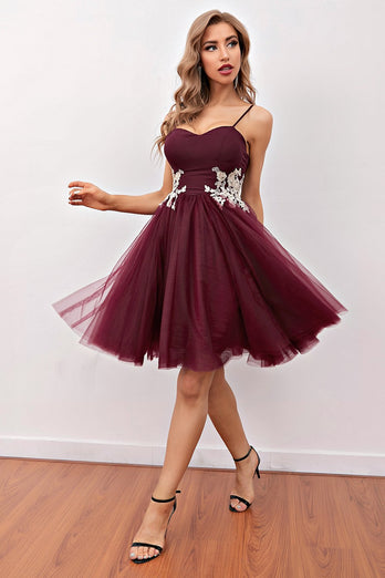 Vinröd kort bal hemkomst klänning