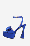 Chunky Skrikrosa High Heel Sandaler med Rosett