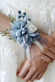Gråblå Wrist Corsage och män Boutonniere inställd för balbröllopsfest