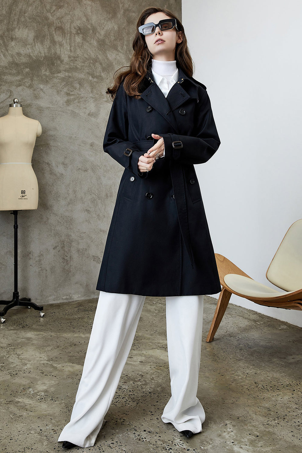Svart lapel dubbelknäppt trenchcoat med bälte