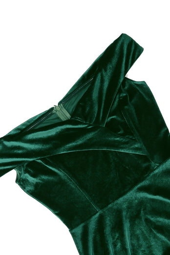 En linje från axeln Mörkgrön sammetsklänning