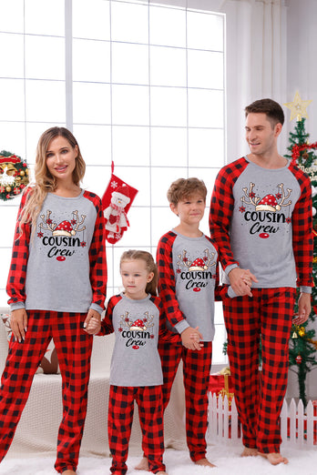 Tryck på familjens julpyjamas med röd pläd