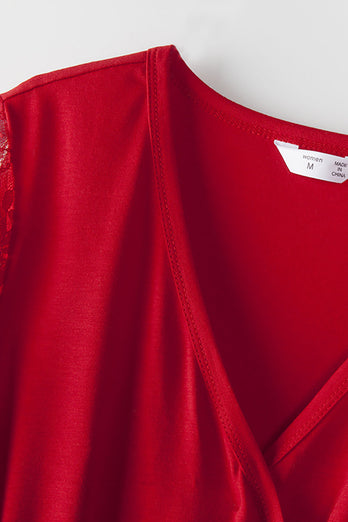 Röda spetsklänningar och långärmad T-shirt Familj matchande outfits