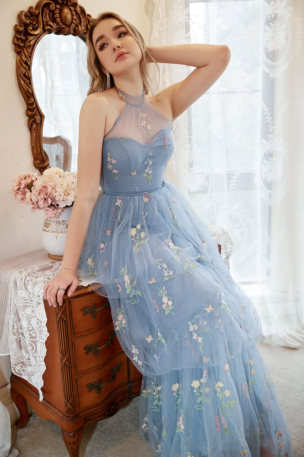 En Line Halter Grey Blue Plus Size Bal Dress med broderi