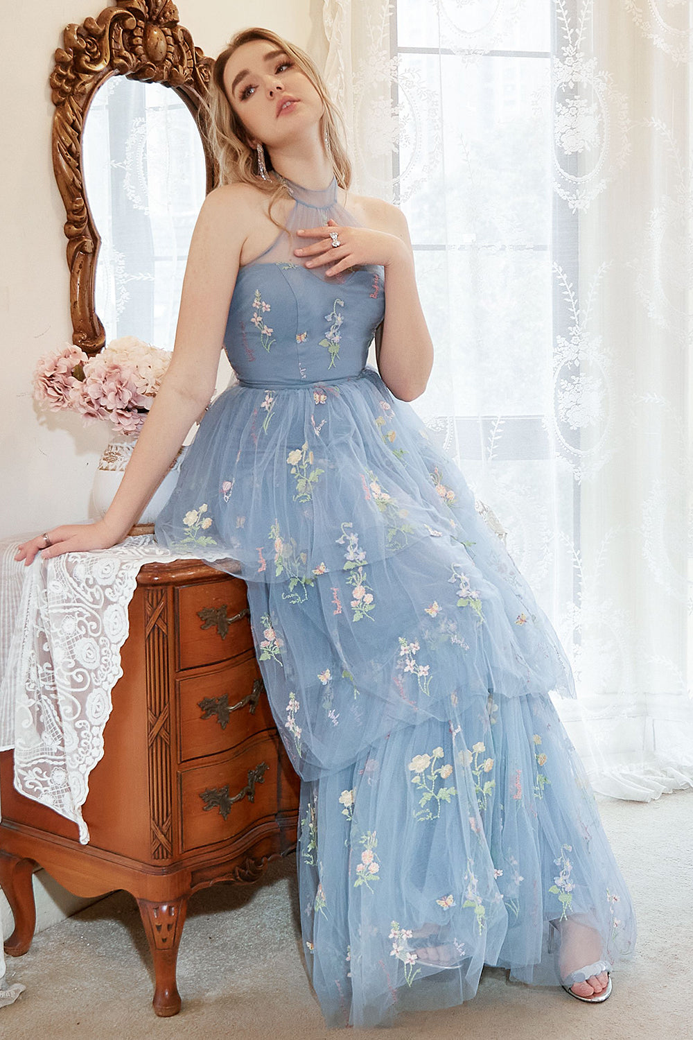 En Line Halter Grey Blue Plus Size Bal Dress med broderi