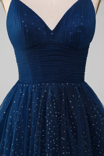 Marinblå balklänning V-ringad lång pärlstav tyll balklänningar med plisserade