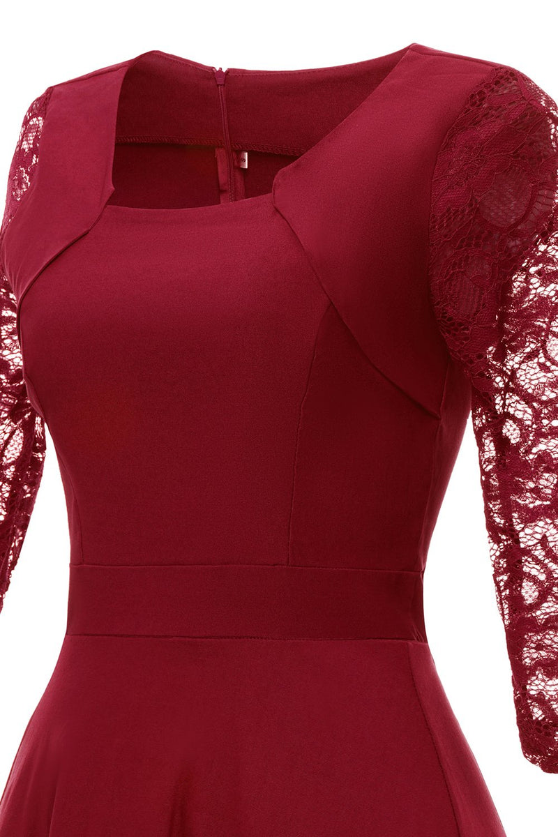 Load image into Gallery viewer, Vinröd spetsklänning med långa ärmar