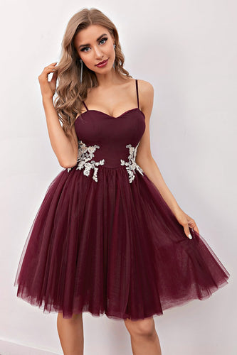 Vinröd kort bal hemkomst klänning